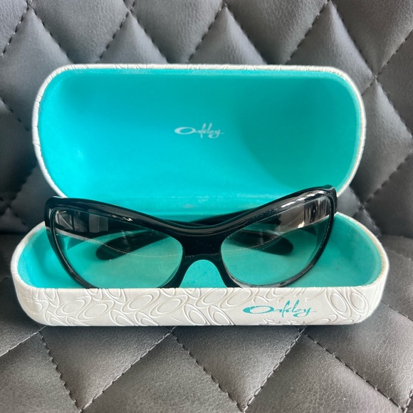 Oakley Accessories - Oakley Grapevine Women’s Sunglasses